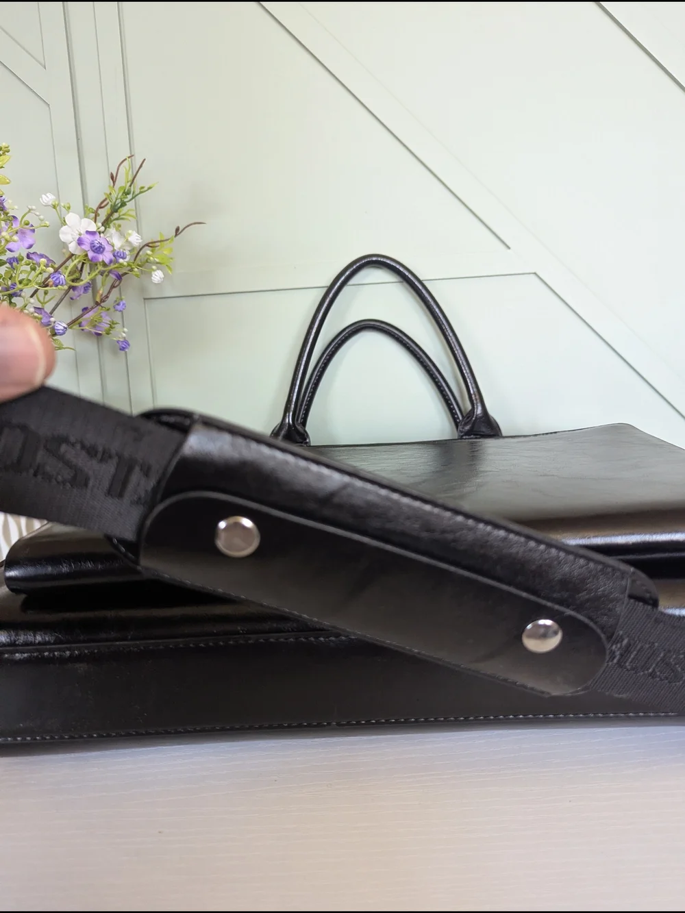 BOSTANTEN Carol Women's Leather Briefcase.